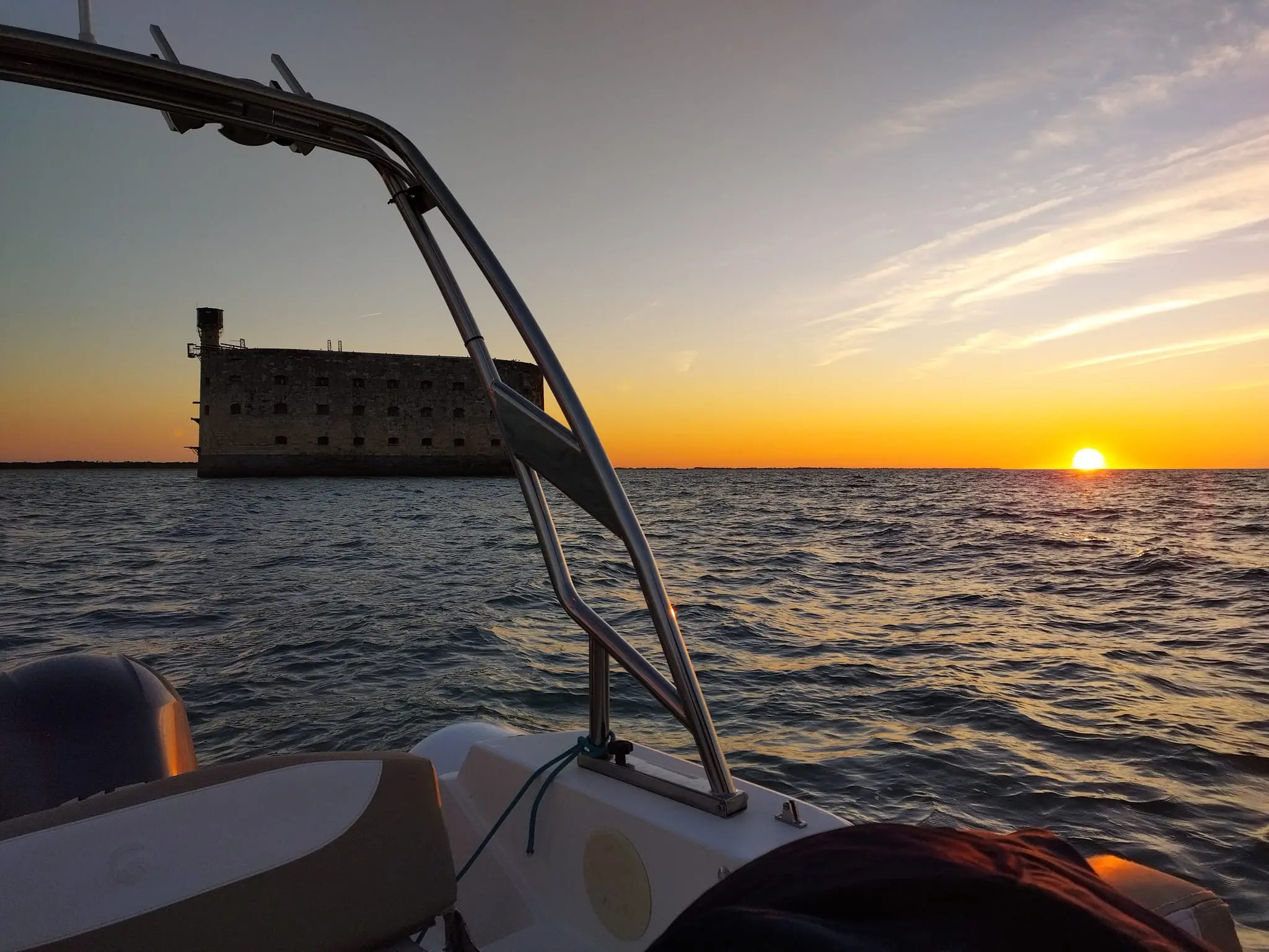 fort boyard au coucher de soleil