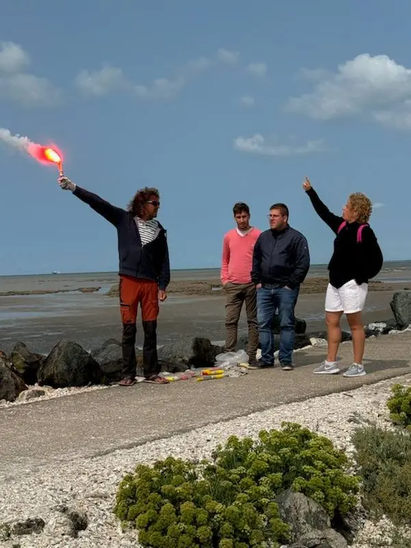 cours de sécurité en mer - feu de détresse