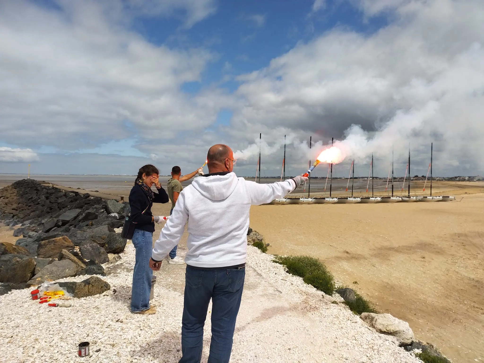 cours de sécurité en mer - feu de détresse - mise en pratique